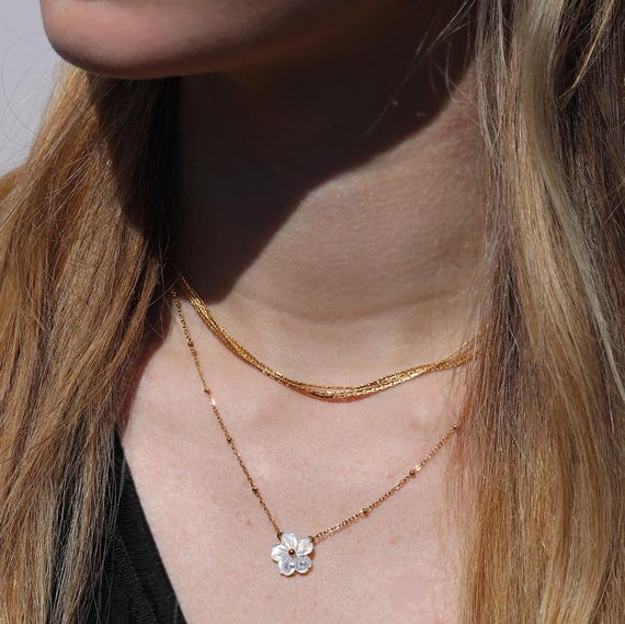 ネックレス・ペンダント Pearl Flower Necklace Mother-of-Pearl & 1/8 ct tw Diamond Flower Necklace 10K