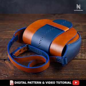 Op de afbeelding: Een blauwe en bruine leren schoudertas met een klep sluiting en een band. De tas heeft een gestippeld patroon op het blauwe leer.  DIGITAL PATTERN & VIDEO TUTORIAL