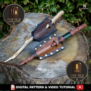 Puede incluir: Dos fundas de cuero hechas a mano con mangos de madera y tachuelas metálicas decorativas. Las fundas son marrones y negras, con vetas de madera natural. La imagen incluye el texto "PDF FILE LEATHER PATTERN" y "DXF FILE LEATHER PATTERN" y "DIGITAL PATTERN & VIDEO TUTORIAL".