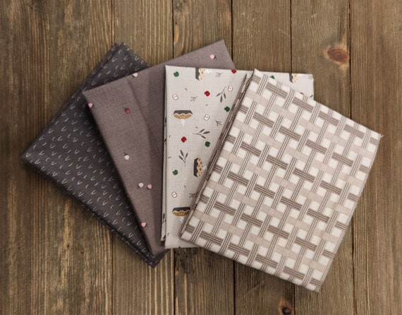 To Grandmother's House - Fat Quarter Bundle (4 Pewter/Harvest Fabrics) by Jennifer Long for Riley Blake Designs