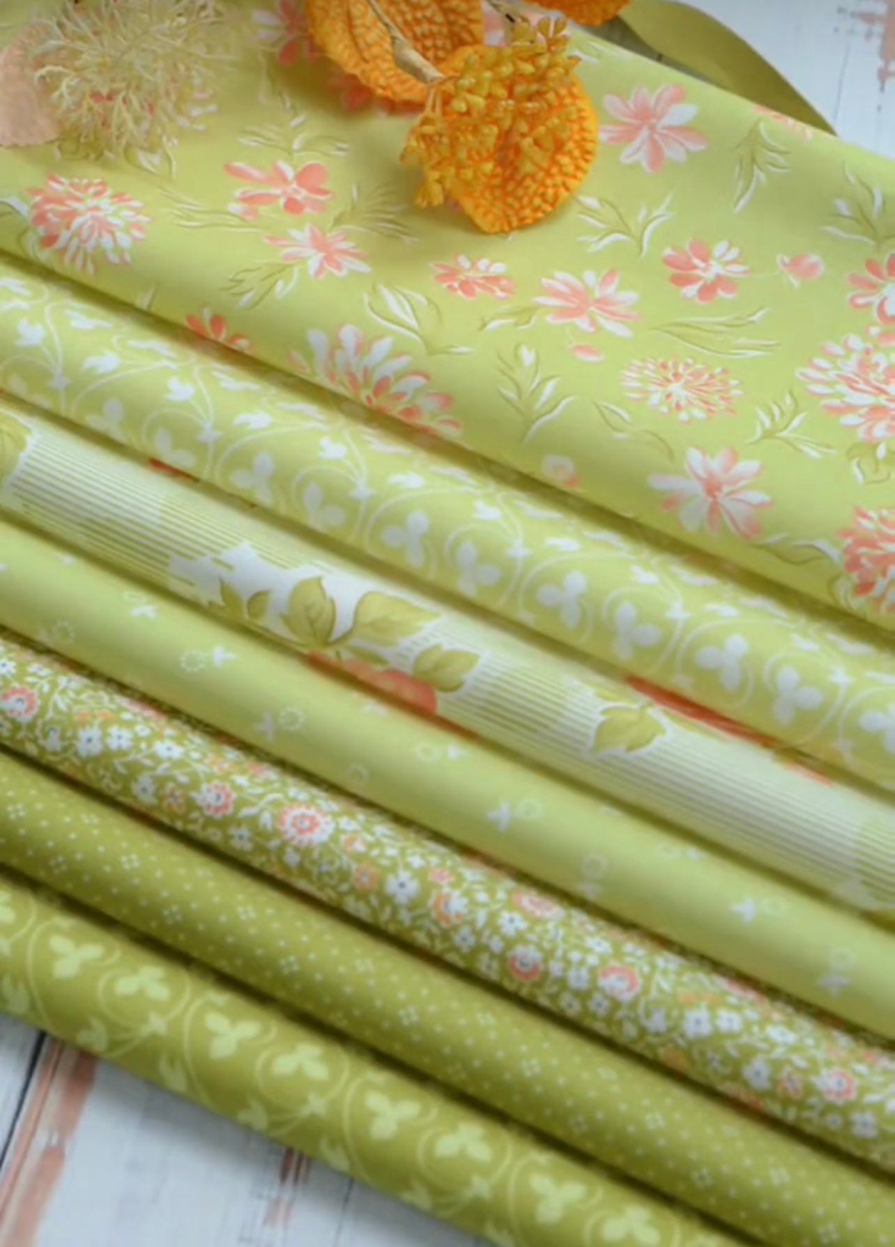 Cinnamon and Cream Fat Quarter Bundle (20450AB 40 Fabrics) by Fig