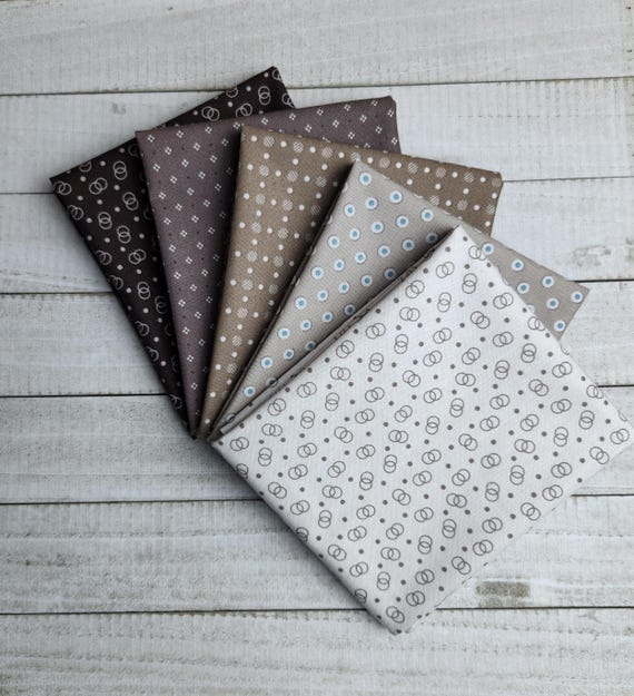 Bee Dots - Fat Quarter Bundle (5 Curated Fabrics) by Lori Holt for Riley Blake Designs