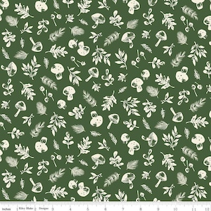Yuletide Forest, incrementi di 0,2 m, tagliati continuamente (C13542 Woodland Green) di Katherine Lenius per Riley Blake Designs