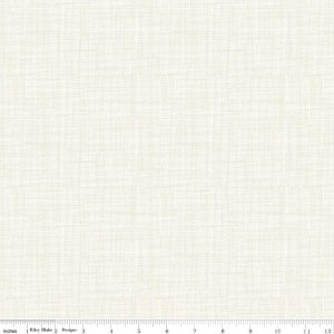 Könnte beinhalten: Ein weißer Stoff mit einer dezenten gewebten Textur. Der Stoff hat eine leicht gebrochenweiße Farbe und eine glatte, gleichmäßige Oberfläche.