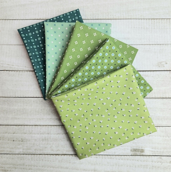 Bee Dots - Fat Quarter Bundle (5 Curated Fabrics) by Lori Holt for Riley Blake Designs