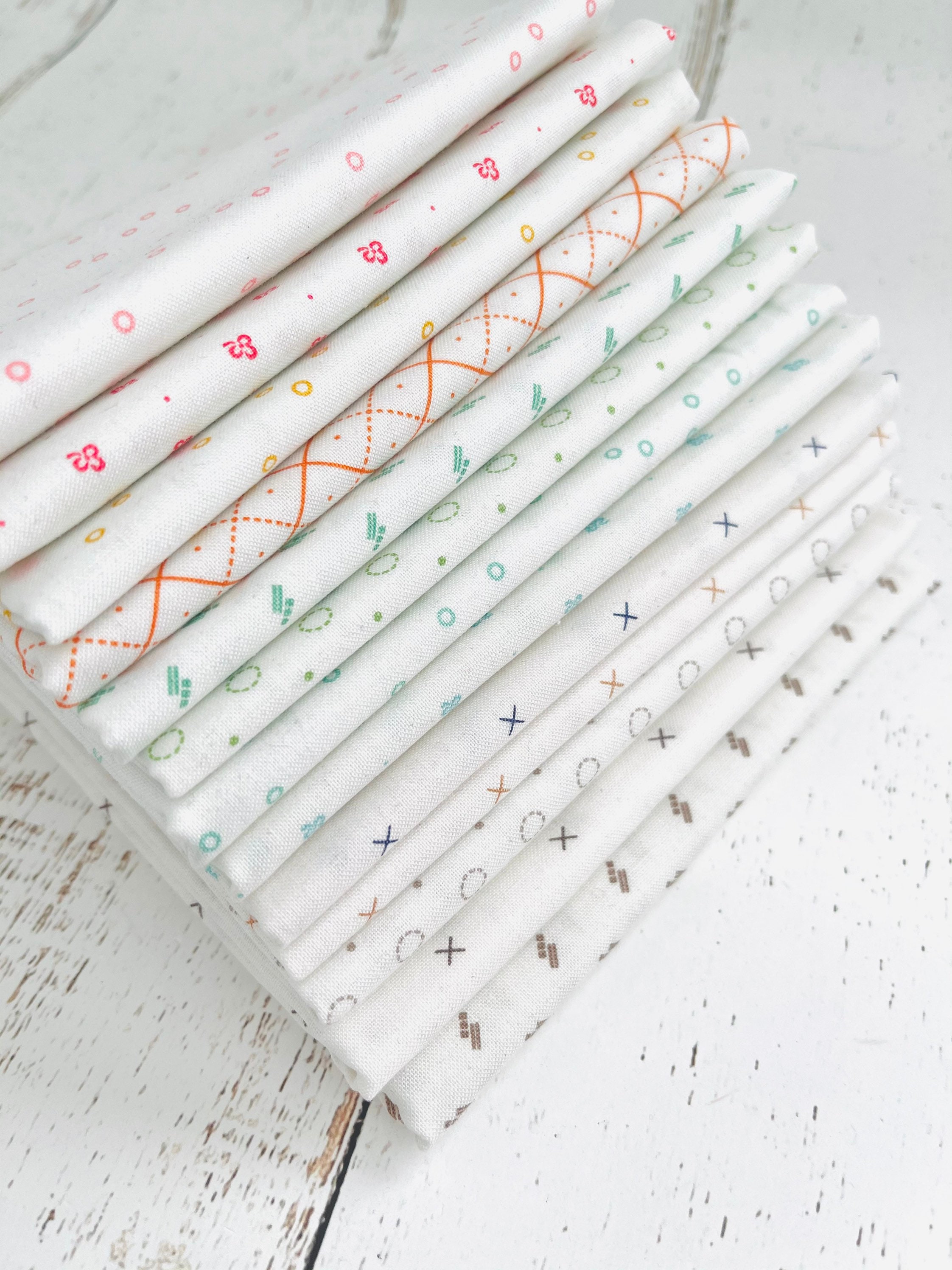 1/4 Yard Bundle (13 Fabrics) Bee Backgrounds by Lori Holt for Riley