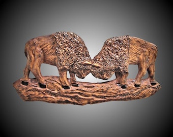 Escultura de pared de búfalo en duelo de madera de aliso tallada a mano
