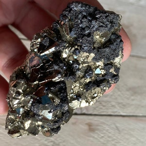Dieser tetraedrische Pyrit ist ein seltener Pyrit Z4