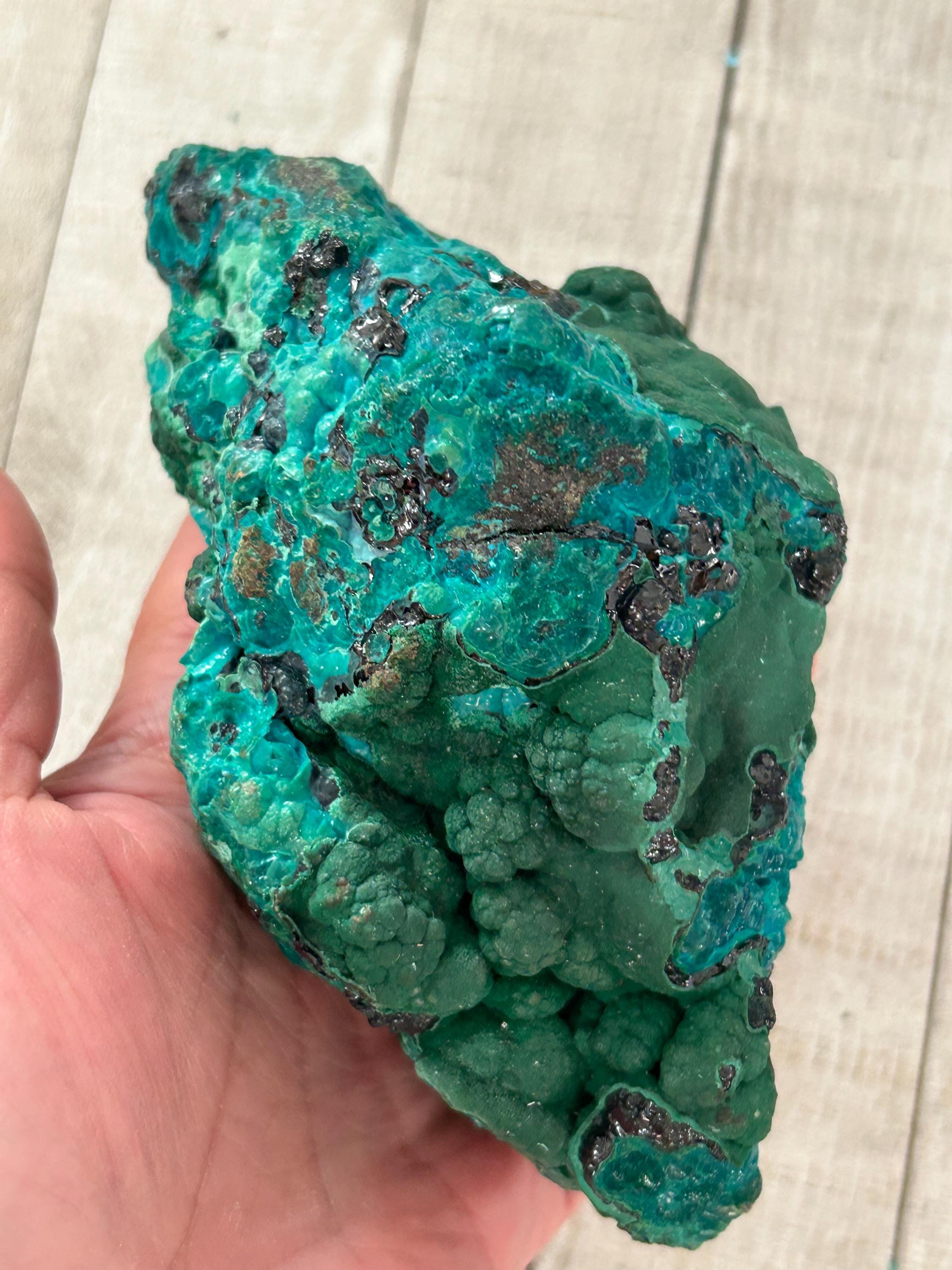 コンゴ産マラカイト・クリソコラ・クラスターとブドウ状ヘマタイト