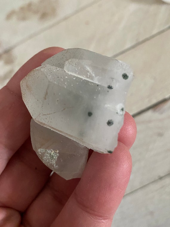希少！ブルガリア産水晶クラスター ブルガリア産希少な緑泥石「苔玉」水晶クラスター ボックス11* - Etsy 日本