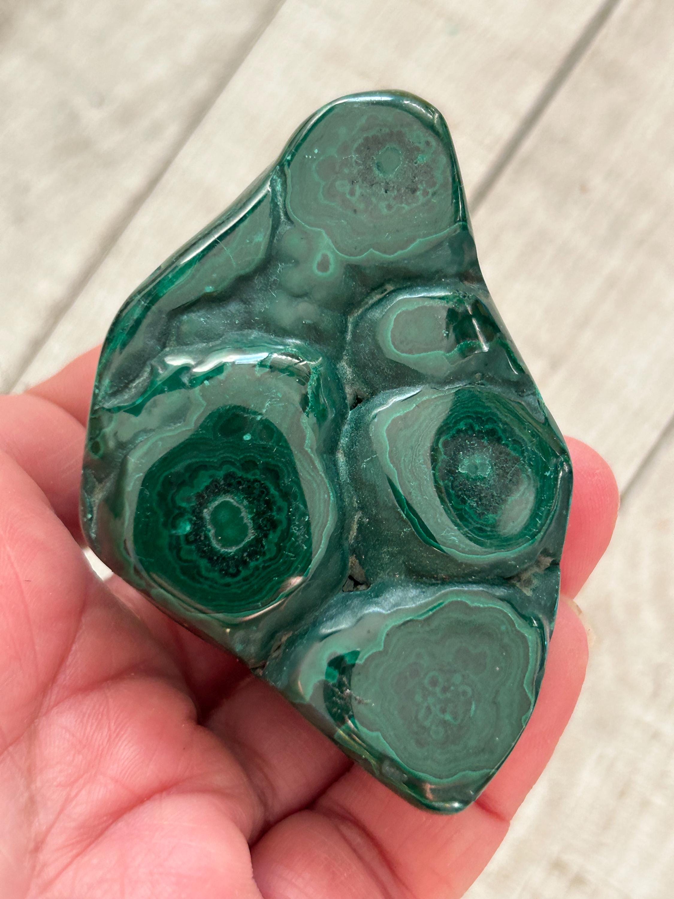 ブルズアイマラカイトプレート：ブドウ状半研磨石 - Etsy 日本