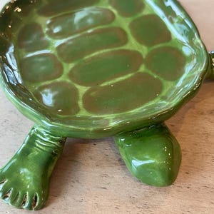 Handskulpterad keramiksköldpaddsfat, livsmedelssäker godis-/smyckeshållare
