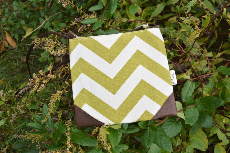 Green Chevron Crossbody Bag image 2