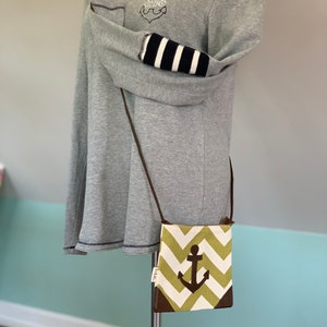 Green Chevron Crossbody Bag image 4