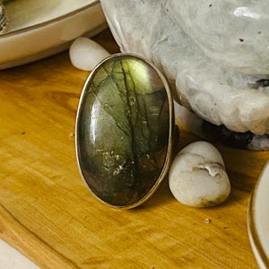 Labradorite Ring Sterling Silver -Size 5 Oval Labradorite Ring -Natural Green Grey Gemstone -Simple Boho Stone Ring for Men and Women, Gifts