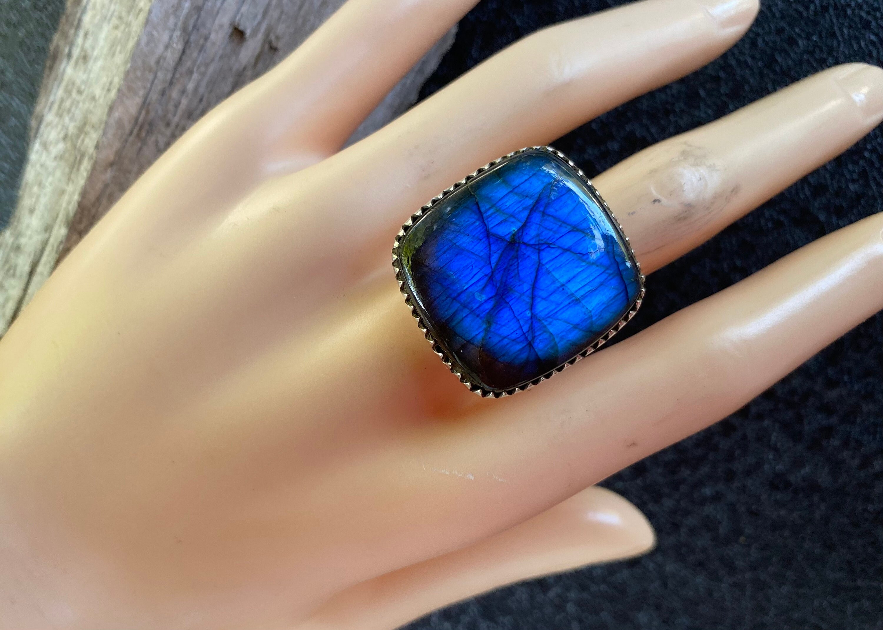 •LABRADORITE - PETAL• decorative bezel silver ring (size 9)