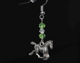 Galoppierende grüne Ohrringe, Pferd Ohrringe, Pony Ohrringe, Colt Ohrringe, Fohlen Ohrringe, Rennen Ohrringe, Tier Ohrringe, Gras Ohrringe