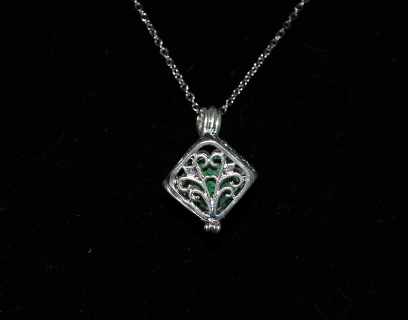 Silver Square diffusormedaljong, aromaterapihalsband, majsstjälkdesign, stålhänge, eterisk olja, burstil, fantasi, VioletOpal bild 1