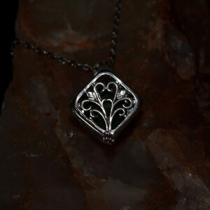 Silver Square diffusormedaljong, aromaterapihalsband, majsstjälkdesign, stålhänge, eterisk olja, burstil, fantasi, VioletOpal bild 7