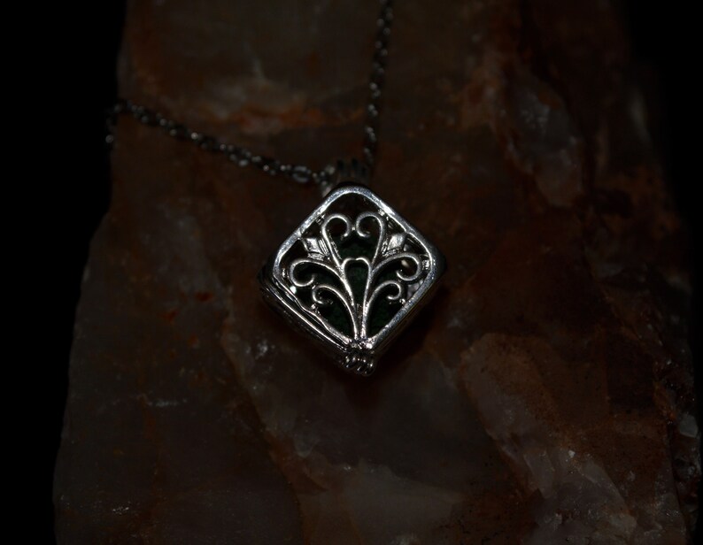 Silver Square diffusormedaljong, aromaterapihalsband, majsstjälkdesign, stålhänge, eterisk olja, burstil, fantasi, VioletOpal bild 7