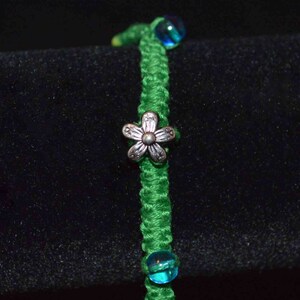 Green Bead Daisy Bracelet, Silver Daisy Bracelet, Beaded Friendship Bracelet, Leafy Bracelet, Woven Flower Bracelet, Beaded Flower Bracelet