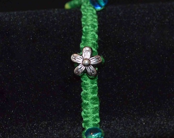 Green Bead Daisy Bracelet, Silver Daisy Bracelet, Beaded Friendship Bracelet, Leafy Bracelet, Woven Flower Bracelet, Beaded Flower Bracelet