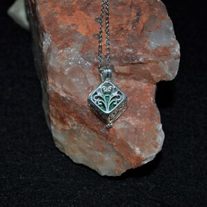 Silver Square diffusormedaljong, aromaterapihalsband, majsstjälkdesign, stålhänge, eterisk olja, burstil, fantasi, VioletOpal bild 2
