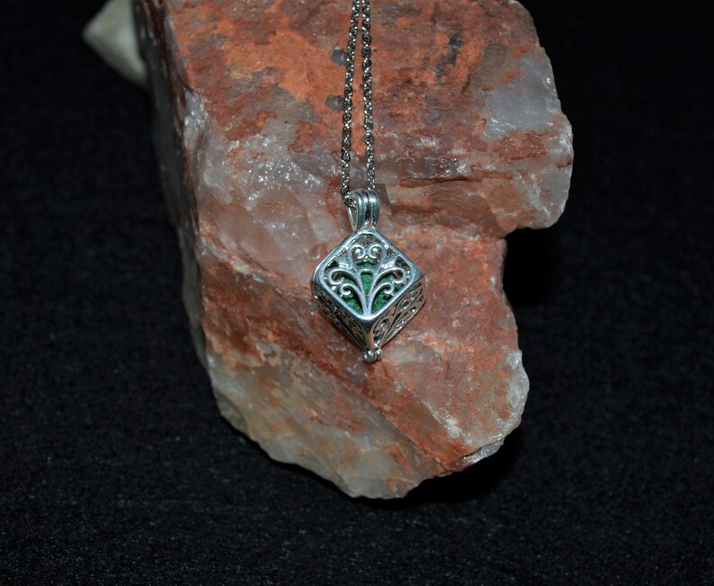 Silver Square diffusormedaljong, aromaterapihalsband, majsstjälkdesign, stålhänge, eterisk olja, burstil, fantasi, VioletOpal bild 2