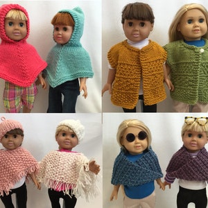 Puede incluir: Un conjunto de ocho prendas de punto para mu&ntilde;ecas, que incluyen ponchos, chalecos y gorros, en varios colores, como rosa, azul, verde y marr&oacute;n. La ropa est&aacute; dise&ntilde;ada para mu&ntilde;ecas de tama&ntilde;o y estilo similares a las mu&ntilde;ecas American Girl.