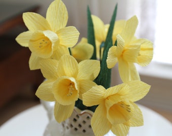 6 yellow daffodils - crepe paper daffodils - Spring flowers- wedding decoration- bridal bouquet- paper flower- party decoration.