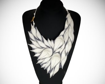 Witte leren slabbetjeketting, Statement ketting voor dames, Handgemaakte sieraden, Fairy grote kraag