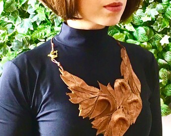 Leder Bib Halskette mit Blumen für Frauen, Handgemachter Schmuck, Dark Academia Accessoires