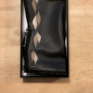 Lange fingerlose Lederhandschuhe: Schwarze Armstulpen, Italienisches Leder