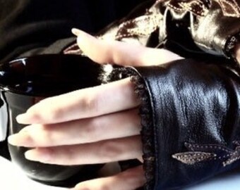 Handgemaakte Italiaanse leren lange vingerloze handschoenen, gotische armwarmers, bladzilverappliqué