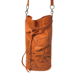 Leder Bucket Bag mit Blumen, Nappaleder Crossbody Bag und Brieftasche, Hochwertiges weiches italienisches Leder