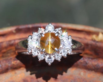 Cats eye chrysoberyl ring set in platinum