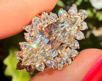 Antique marquise diamond ring (natural) in 18k gold