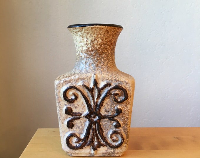 Vase Ü Keramik Ueberlacker 1460/14 Cream With Brown Scrolled Design  Fat Lava Period