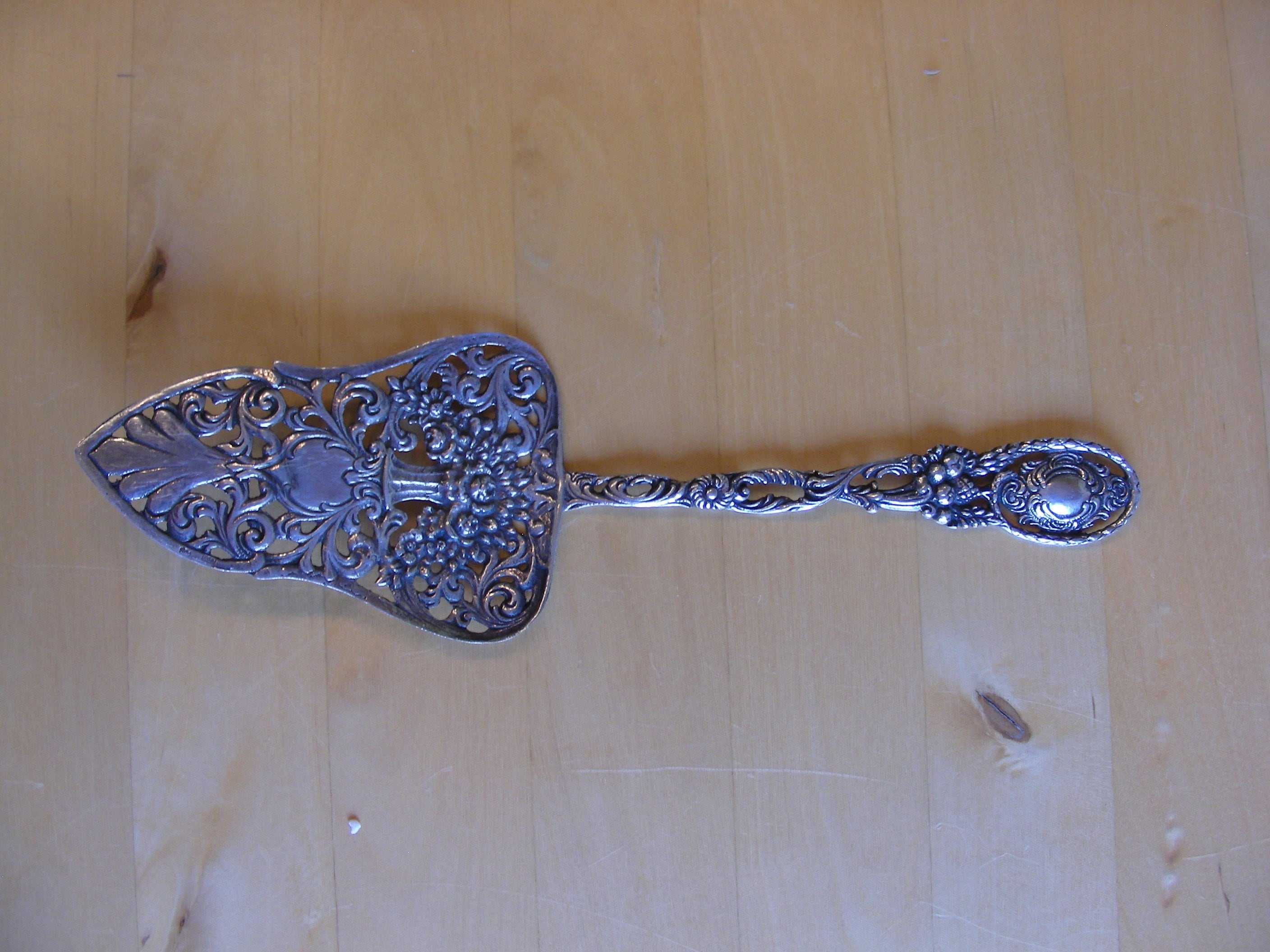 Lovely vintage silver 800 cake server