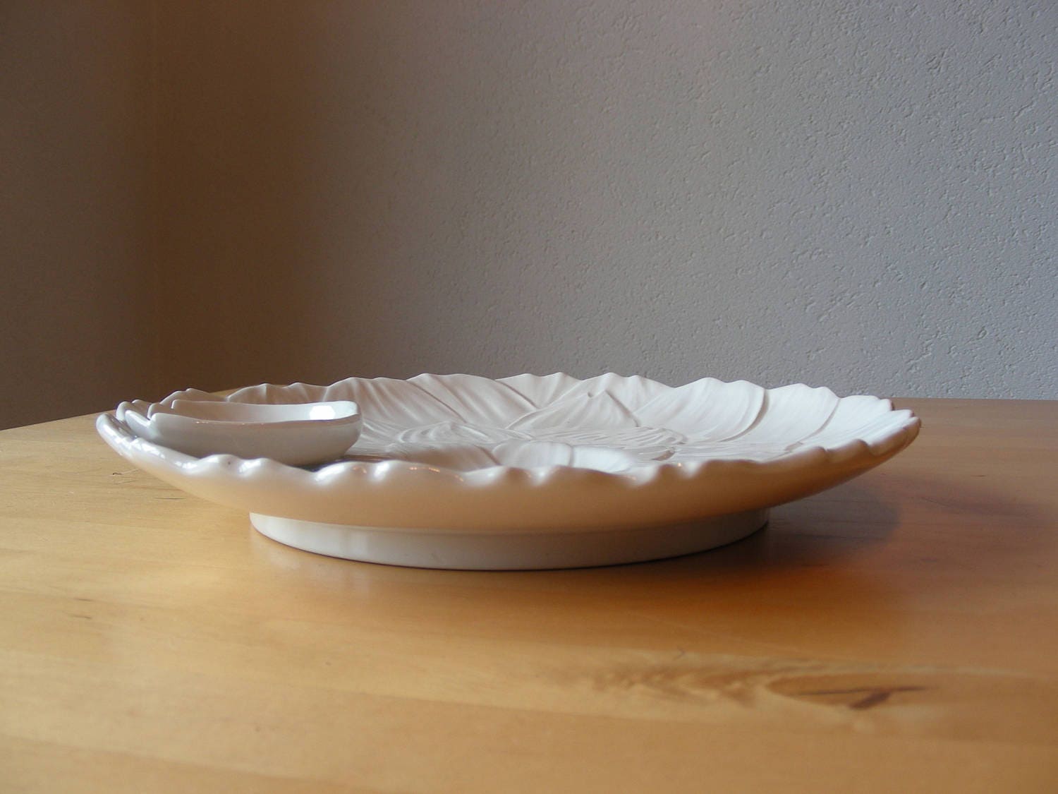 Vintage white majolica artichoke plate