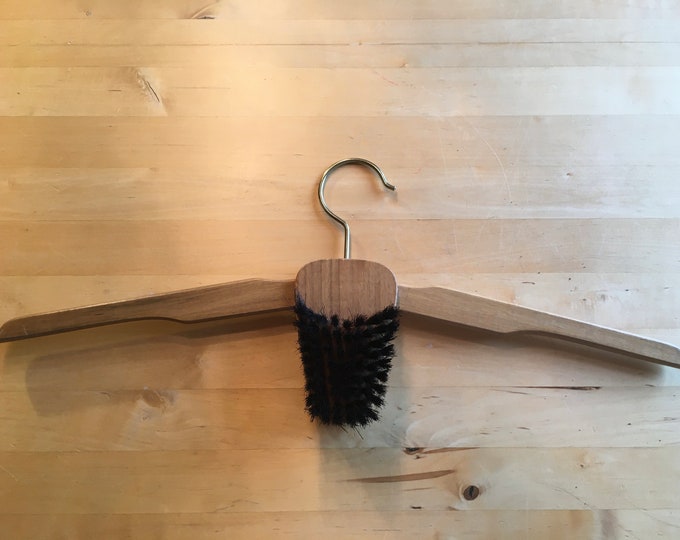travel hanger / clothes brush and hanger / 2in1 / foldable / wood