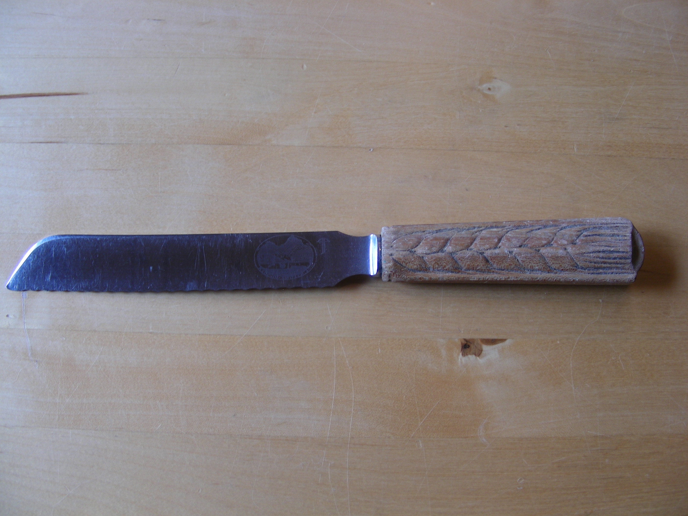 Simple, vintage, wheat handled, bread knife