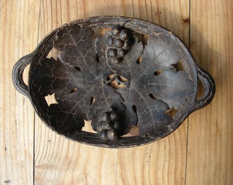 Decorative Hand Carved Wooden Bowl With Grape Motif Fruit Bowl