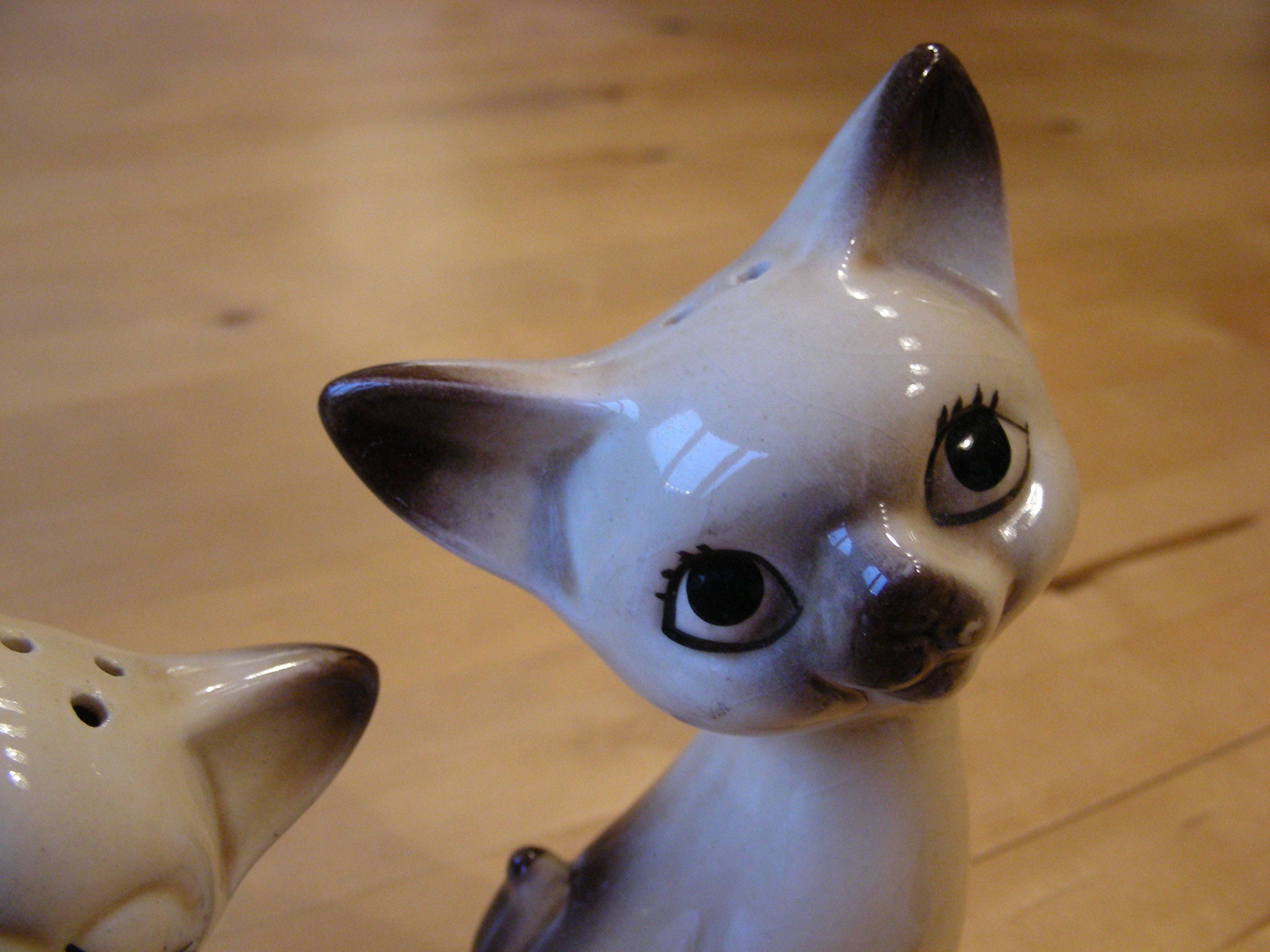 Vintage set of salt pepper and toothpick holder Siamese cats