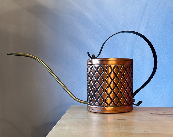 Copper Watering Can With Diamond Pattern (10M)