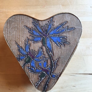 Boîte à anneaux coeur avec fleurs de maïs