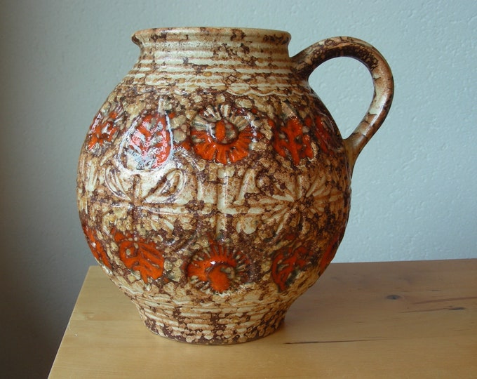 Wekara Mid Century Vase, Fat Lava Era 1850/78