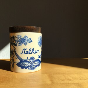 canister with cover, clove storage, blue onion