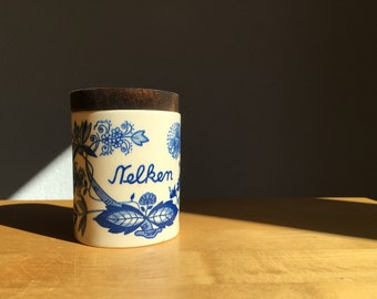 canister with cover, clove storage, blue onion