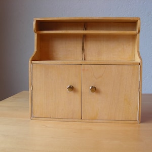 Puppenhaus Sideboard, Setzkasten mit Zubehör